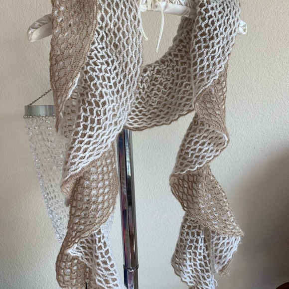 Bouncy Scarf - Picture 2 of 6